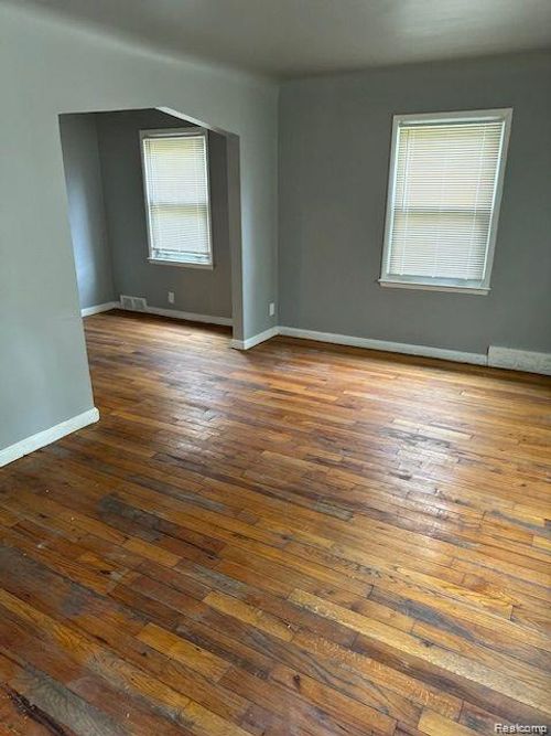 8501 Roselawn St, Detroit, MI, 48204-3260 | Card Image