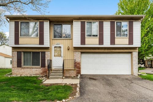 2968 Roundtree Dr, Troy, MI, 48083-2347 | Card Image
