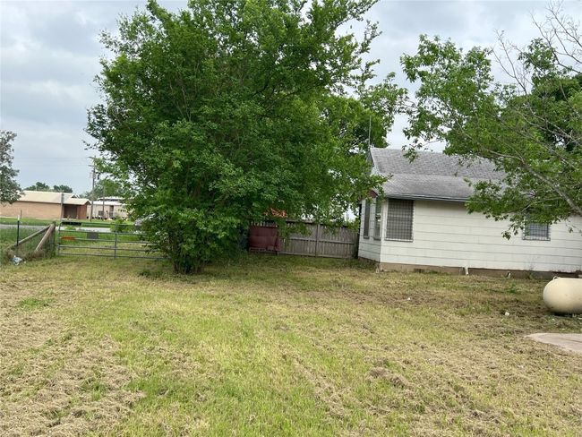 A - 5619 Fm 535, House other with 5 bedrooms, 1 bathrooms and 8 parking in Cedar Creek TX | Image 4