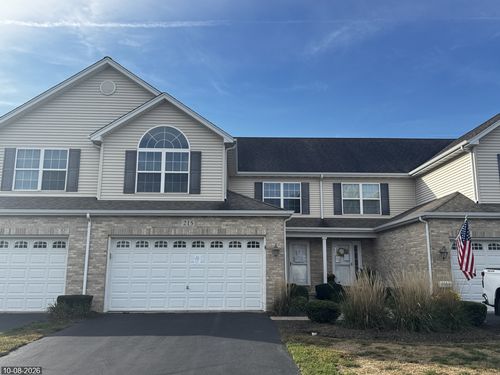 215 Geraldine Ct, Somonauk, IL, 60552-3209 | Card Image