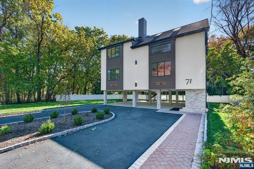 71 Beechwood Dr, Hillsdale, NJ, 07642-2751 | Card Image
