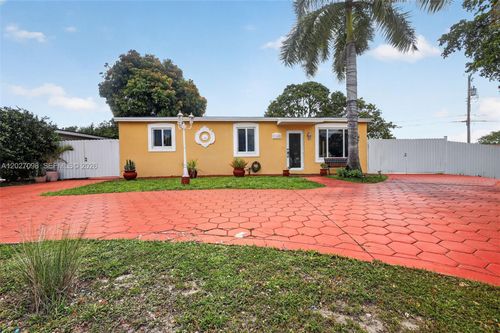 1440 N 68th Ave, Hollywood, FL, 33024-5720 | Card Image