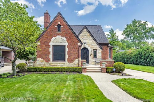 8124 Huntington Rd, Huntington Woods, MI, 48070-1654 | Card Image