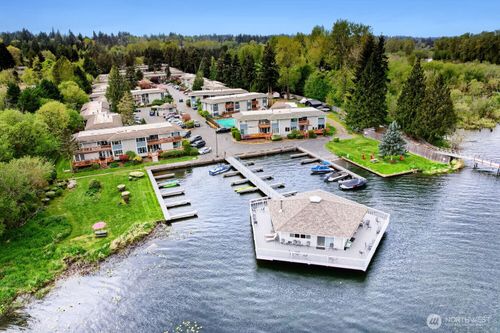 66-17208 Ne 45th St, Redmond, WA, 98052-5636 | Card Image