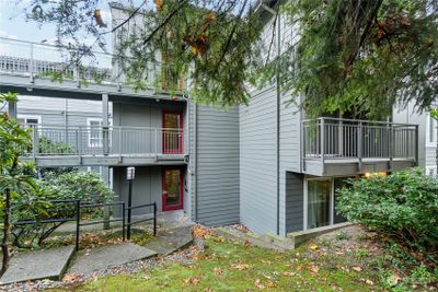 2467 - 2467 E Madison Street, Condo with 2 bedrooms, 1 bathrooms and 1 parking in Seattle WA | Image 1