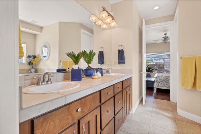 guest bath | Image 32