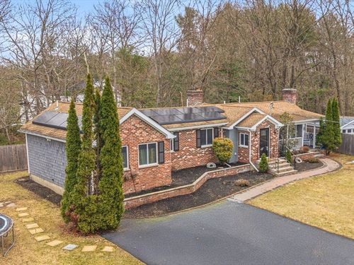 30 Glendale Ave, Uxbridge, MA, 01569-1709 | Card Image