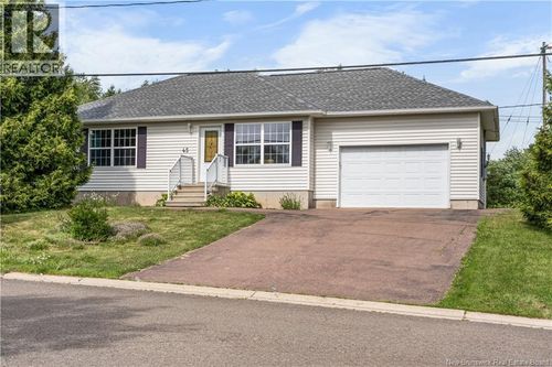 45 Carmel St, Moncton, NB, E1E4V2 | Card Image