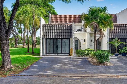 10-a-8887 Sw 62nd Ter, Miami, FL, 33173 | Card Image