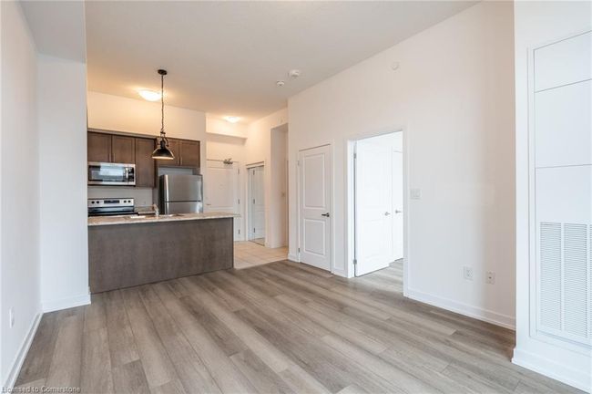 106 - 460 Dundas St E, House attached with 1 bedrooms, 1 bathrooms and 1 parking in Hamilton ON | Image 10