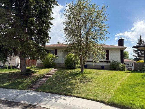 35 Penworth Pl Se, Calgary, AB, T2A4G4 | Card Image