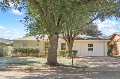 View of ranch-style home | Image 1