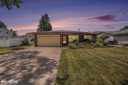 34175 Barrett Dr, Sterling Heights, MI, 48312-4925 | Card Image