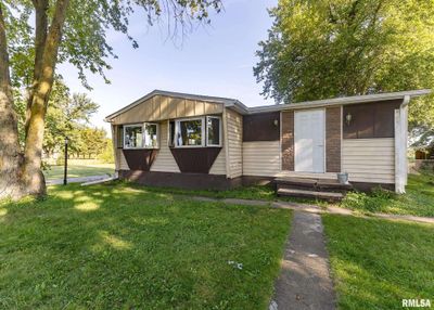 16713 10 Th Avenue, House other with 2 bedrooms, 1 bathrooms and null parking in Carbon Cliff IL | Image 1