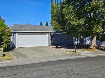 109 Cedro Circle, House other with 4 bedrooms, 2 bathrooms and null parking in Sacramento CA | Image 3