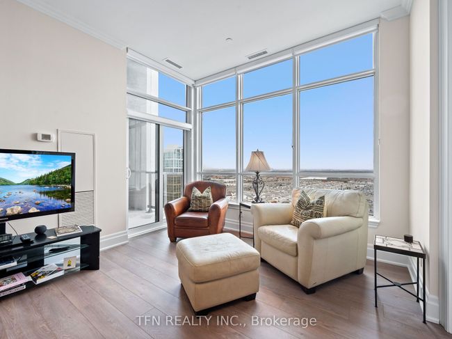 PH08 - 9075 Jane St, Condo with 2 bedrooms, 2 bathrooms and 1 parking in Concord ON | Image 9