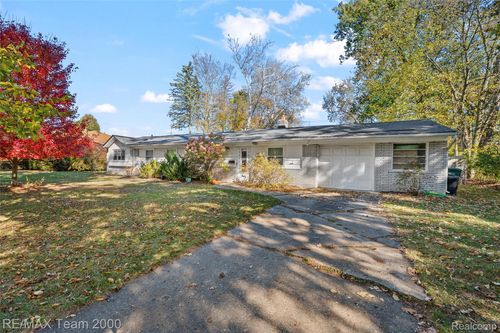 23044 Lake Way, Farmington, MI, 48336-3214 | Card Image