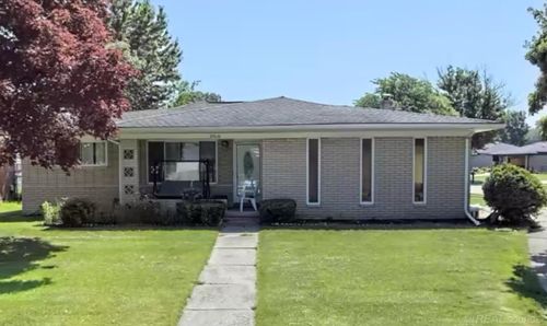 37610 Hacker Dr, Sterling Heights, MI, 48310-4062 | Card Image