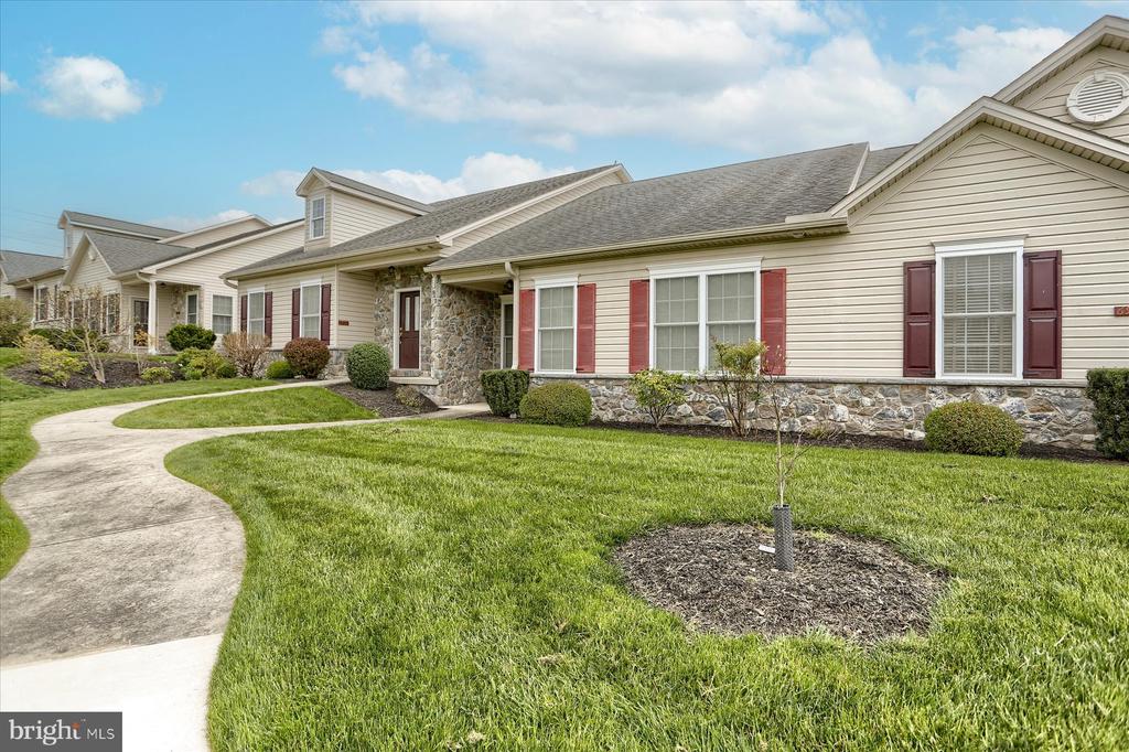 Derrick Dr, Harrisburg, PA 17112