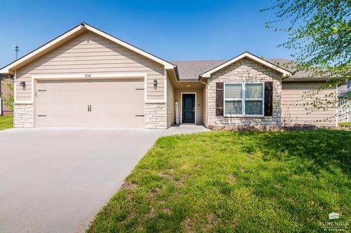 104 Quail Ct, Saint George, KS, 66535-4002 | Card Image