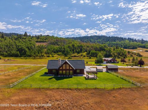 575 Buffalo Dr, Alpine, WY, 83128 | Card Image