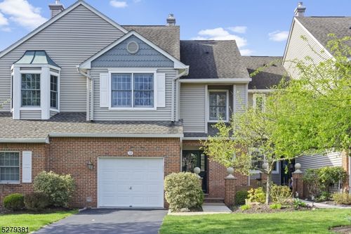 78 Kent Dr, Roseland, NJ, 07068-3704 | Card Image