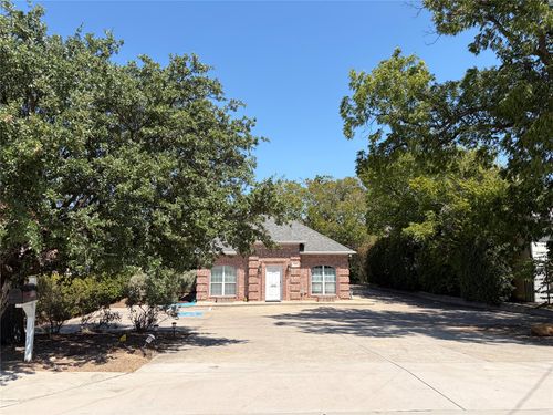 105 Denton Dr, Roanoke, TX, 76262-6114 | Card Image