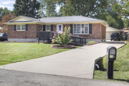 7900 Nottoway Cir, Louisville, KY, 40214-3224 | Card Image