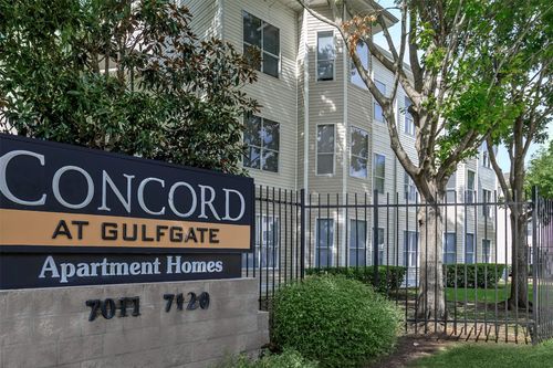 332-7120/7011 Village Way, Houston, TX, 77087 | Card Image