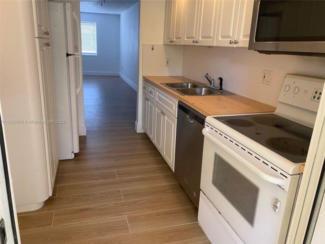 APT-301 - 200 Galen Dr, Condo with 2 bedrooms, 2 bathrooms and null parking in Key Biscayne FL | Image 4