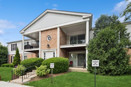 apt-3-969 Golf Course Rd, Crystal Lake, IL, 60014-8811 | Card Image