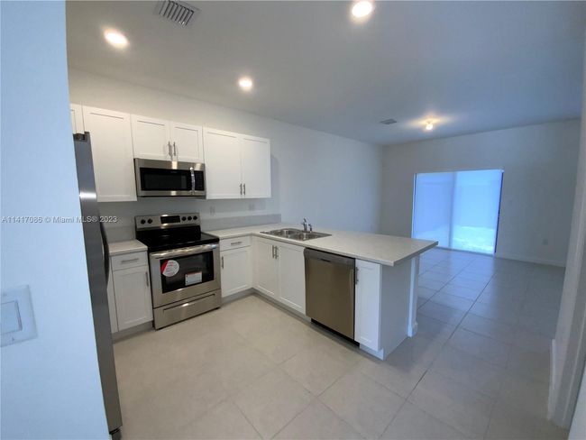 0 - 11972 Sw 244 Ln, Townhouse with 3 bedrooms, 2 bathrooms and null parking in Miami FL | Image 11