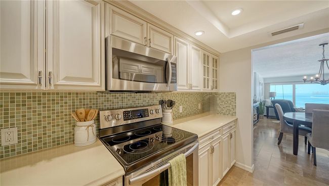 Stainless Steel appliances | Image 9