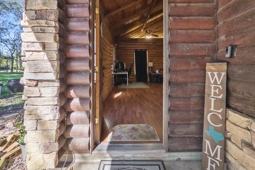 605 Ne Clayton Street, Dayton, TX, 77535 | Card Image