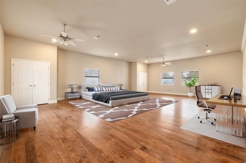 102 Bowie Cv, Gainesville, TX, 76240-9457 | Card Image