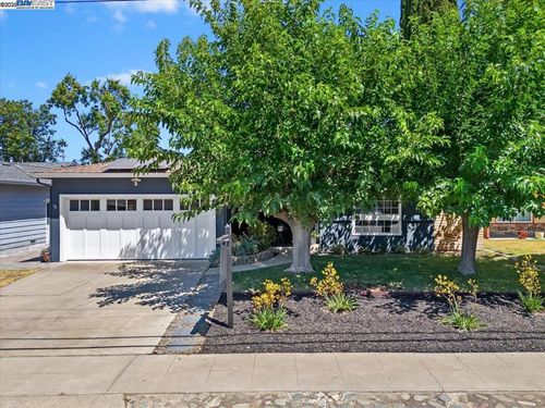 168 Albatross Ave, Livermore, CA, 94551-3032 | Card Image