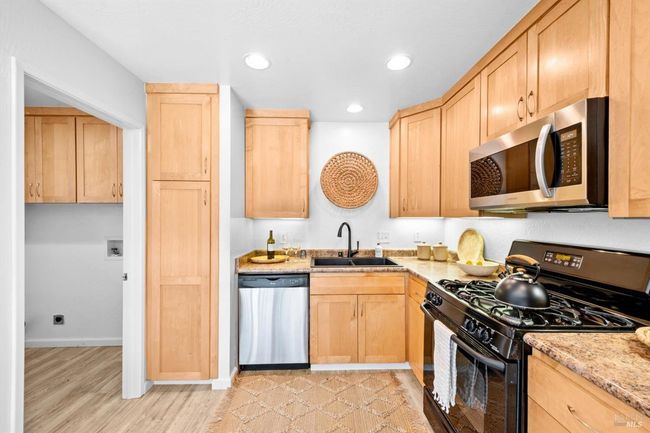 3403 Willis Dr, Condo with 3 bedrooms, 2 bathrooms and 1 parking in Napa CA | Image 32