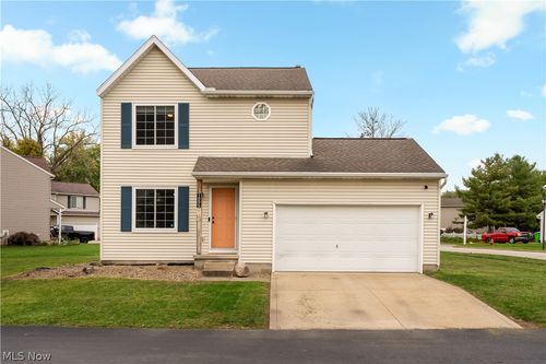 1095 Bennington Ct, Akron, OH, 44312-4633 | Card Image
