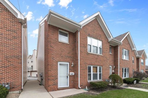 9207 E Prairie Rd, Evanston, IL, 60203-1607 | Card Image