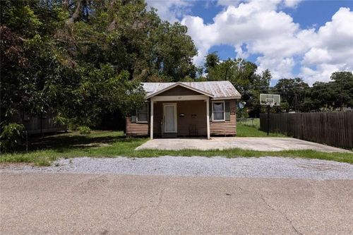 417 8th St, Abbeville, LA, 70510-7557 | Card Image