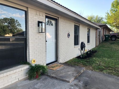 409 N Cedar St, Springtown, TX, 76082-2555 | Card Image
