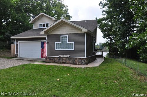 5050 Island Shore Dr, Pinckney, MI, 48169-9384 | Card Image