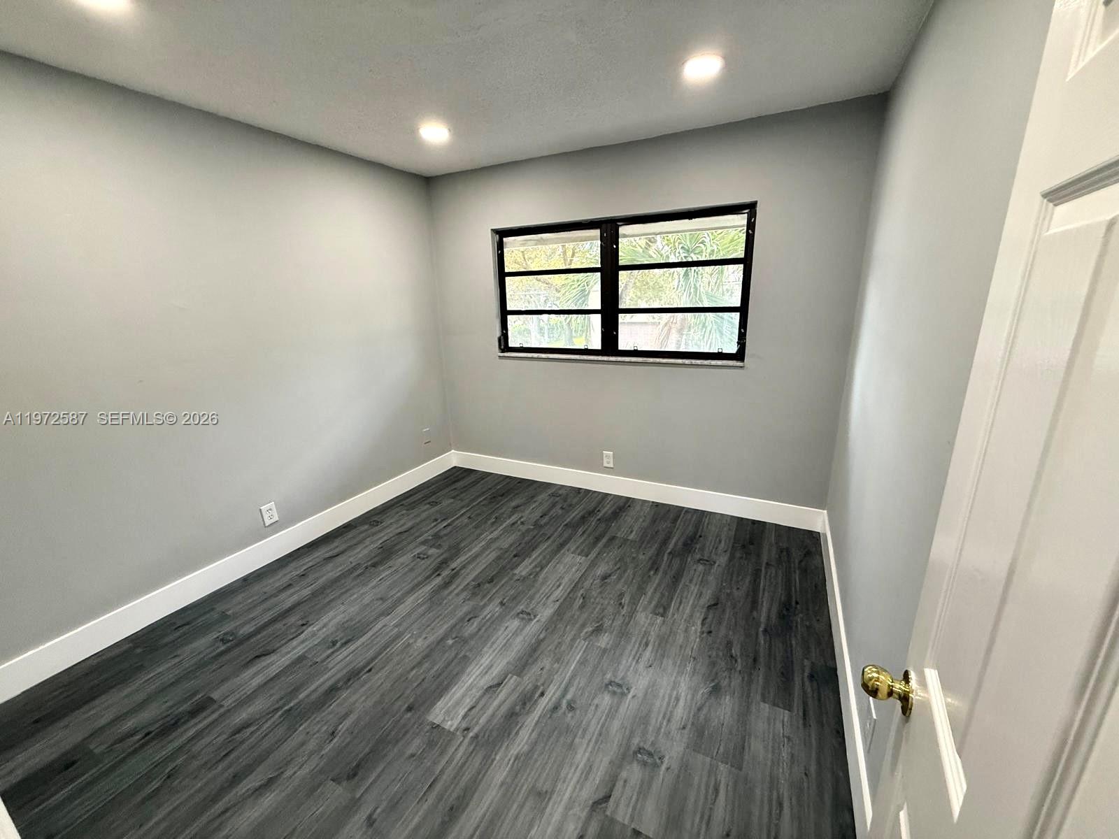 Residential Lease in Hollywood 5