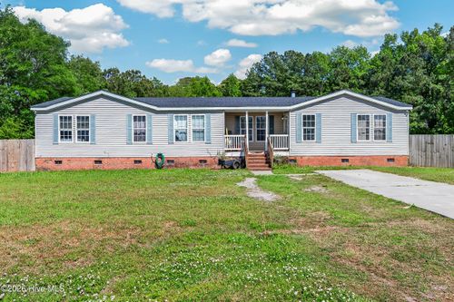 201 Michelle Ln, Maysville, NC, 28555-9372 | Card Image