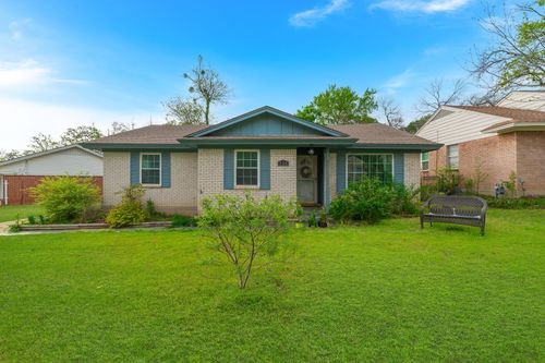 326 Countryside Dr, Irving, TX, 75062-4613 | Card Image