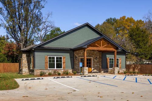 608 17th St, Phenix City, AL, 36867-5070 | Card Image