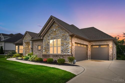 8009 Bennington Dr, Cincinnati, OH, 45241 | Card Image