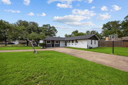2227 Greenbrier Dr, Irving, TX, 75060-5170 | Card Image