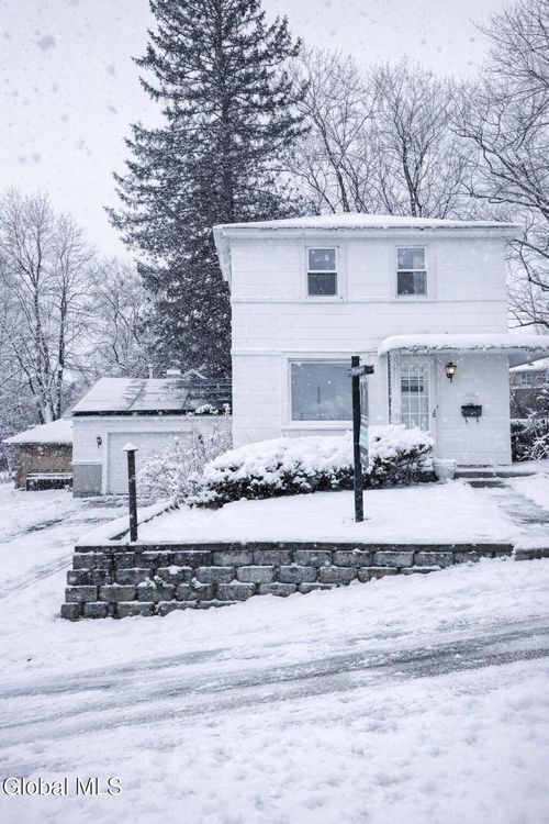 27 N Mcnab Ave, Gloversville, NY, 12078-2627 | Card Image