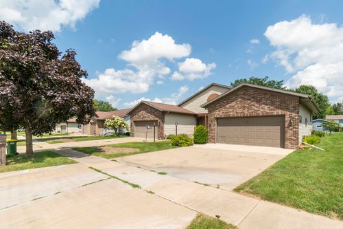 306 24th St Nw, Waverly, IA, 50677-1826 | Card Image
